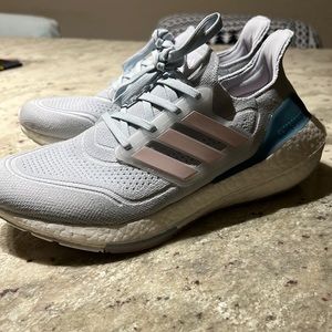 Adidas Ultraboost 22